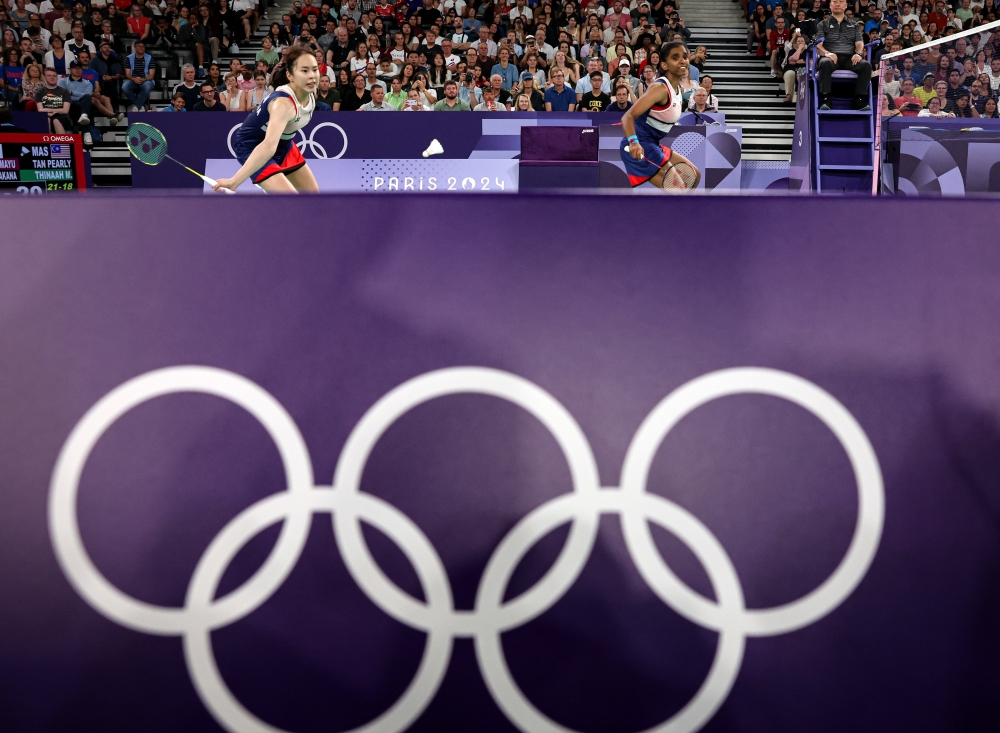 National women’s doubles pair Pearly Tan and M. Thinaah successfully revived their chances of reaching the quarterfinals of the 2024 Olympic Games after an astonishing comeback against the world’s sixth-ranked pair Mayu Matsumoto and Wakana Nagahara from Japan in Group A action, July 28, 2024. — Bernama pic 