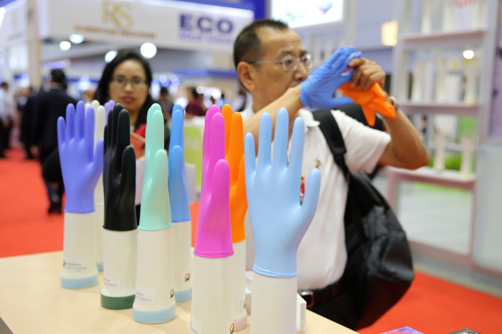 In a note today, the investment bank said it is more cautious about the sector after meeting two of China’s major glovemakers last week. — Picture by  Yusof Mat Isa
