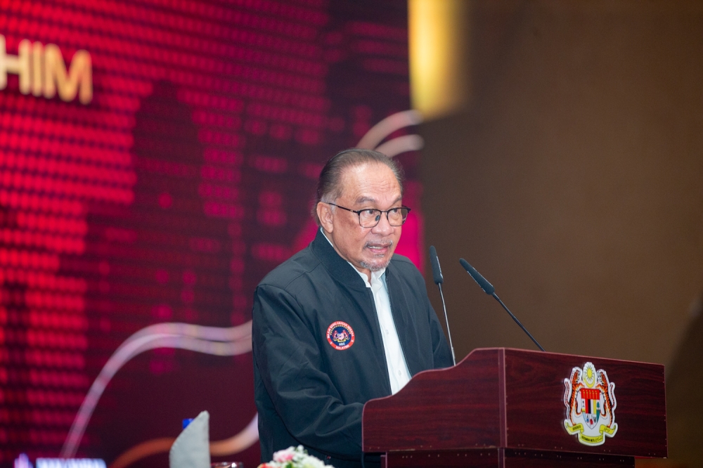 Prime Minister Datuk Seri Anwar Ibrahim today stressed that the unity government will not compromise on defending the country’s sovereignty and will never tolerate any demands, including over Sabah. — Picture by Raymond Manuel