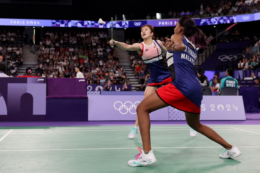 The duo who needed to win to keep their chances of advancing alive after being drawn in the group of death with China’s world No. 1 Chen Qing Chen-Jia Yi Fan and Japan’s two-time world champions Mayu Matsumoto-Wakana Nagahara. — Bernama pic