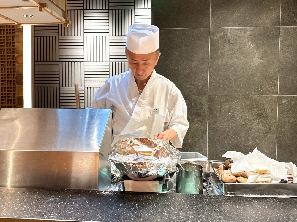 Mitsumori offers exceptional dining service with freshly-made tempura under the skilled hands of Chef Mitsuhiro— Picture by Lee Khang Yi
