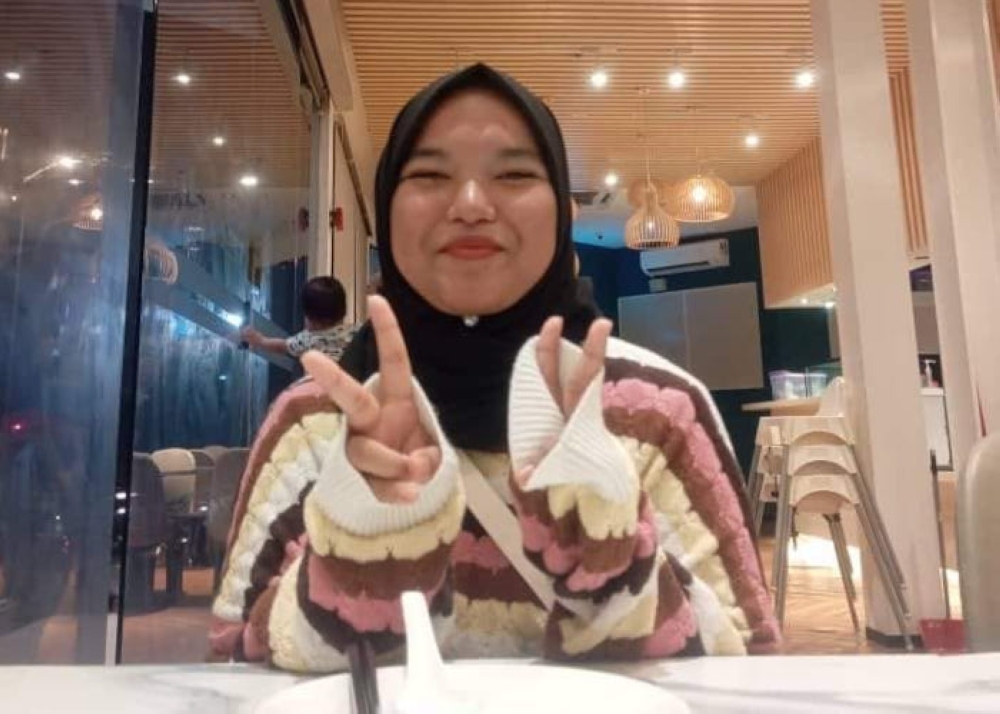 Subang Jaya district police chief ACP Wan Azlan Wan Mamat said the teenager, Puteri Damia Darwisyah Abdullah, is 155 centimetres tall, weighs 60 kilogrammes and has tanned skin.