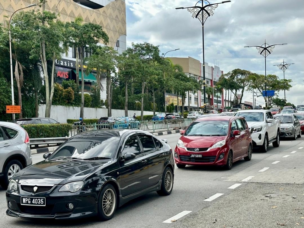 Main road Jalan Tebrau is known for bumper-to-bumper traffic even during off-peak hours in Johor Baru. — Picture by Ben Tan