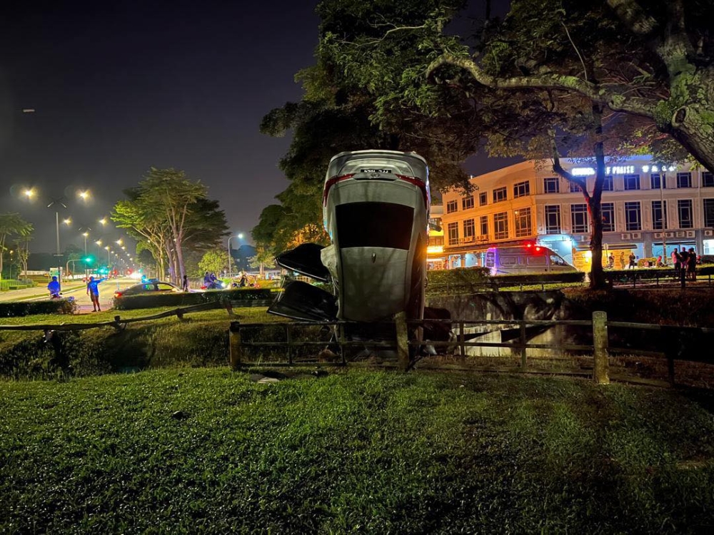 Johor police have confirmed a fatal accident involving a Toyota Vios that resulted in the death of the driver and injuries to a passenger. — Picture via Facebook/polisdaerahiskandarputeri