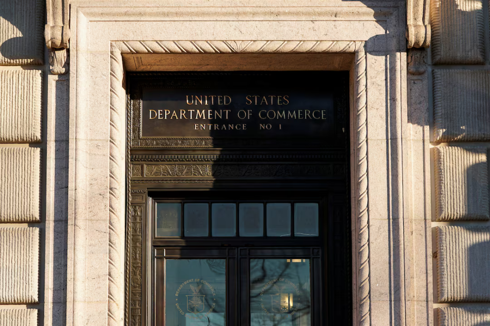 File photo. The Department of Commerce building is seen before an expected report of new home sales numbers in Washington Jan 26 2022. REUTERS/Joshua Roberts/File Photo Purchase Licensing Rights— REUTERS