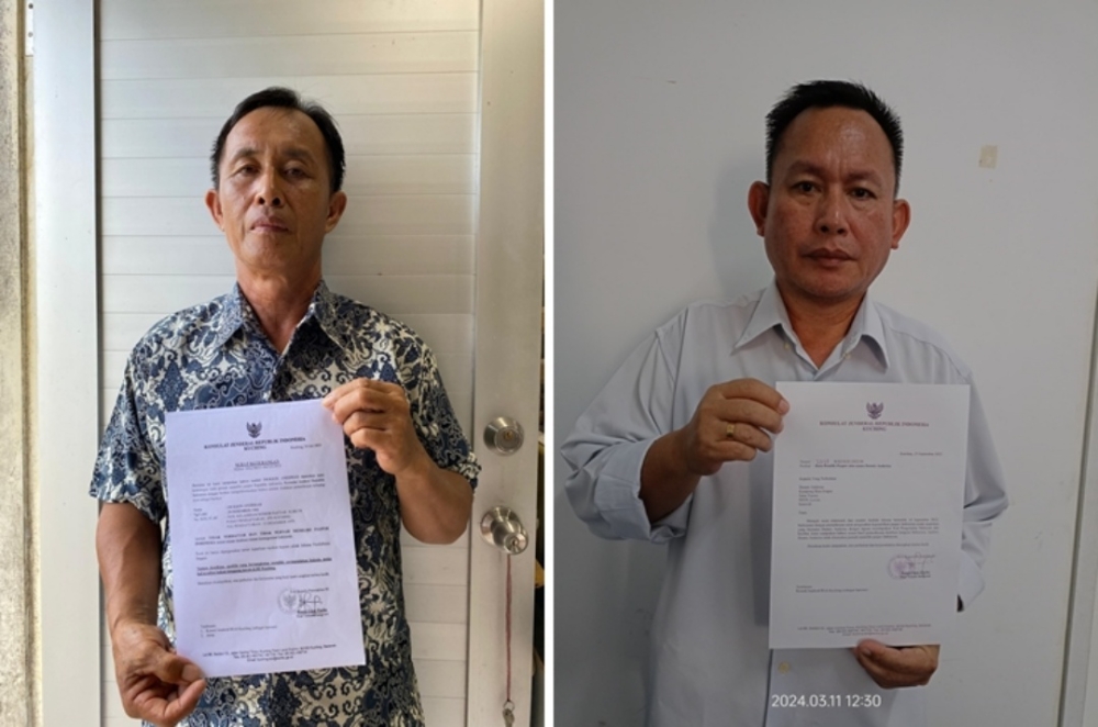 Dickson (left) and Dennis showing a document from the Indonesian authorities that confirmed that they did not have passports issued by the country. — The Borneo Post