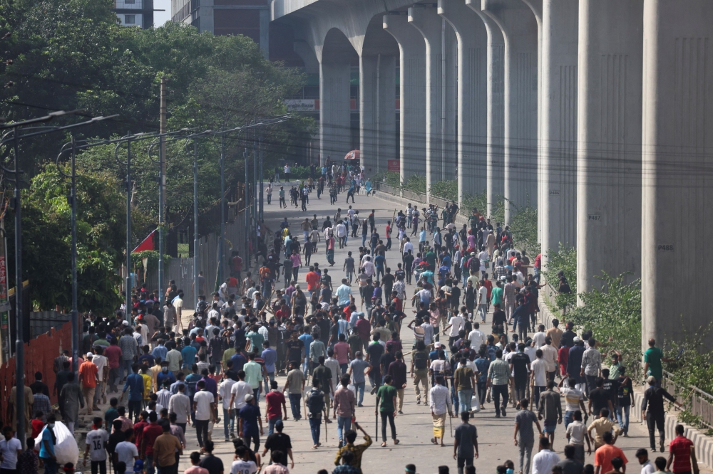 Protesters clash with police and the pro-government supporters, after anti-quota protester demanding the stepping down of the Bangladeshi Prime Minister Sheikh Hasina at the Bangla Motor area, in Dhaka, Bangladesh, August 4, 2024. — Reuters pic