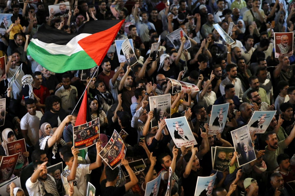 Demonstrators take part in a symbolic funeral for Hamas leader Ismail Haniyeh who was killed in Iran, in Amman, Jordan August 3, 2024. — Reuters pic