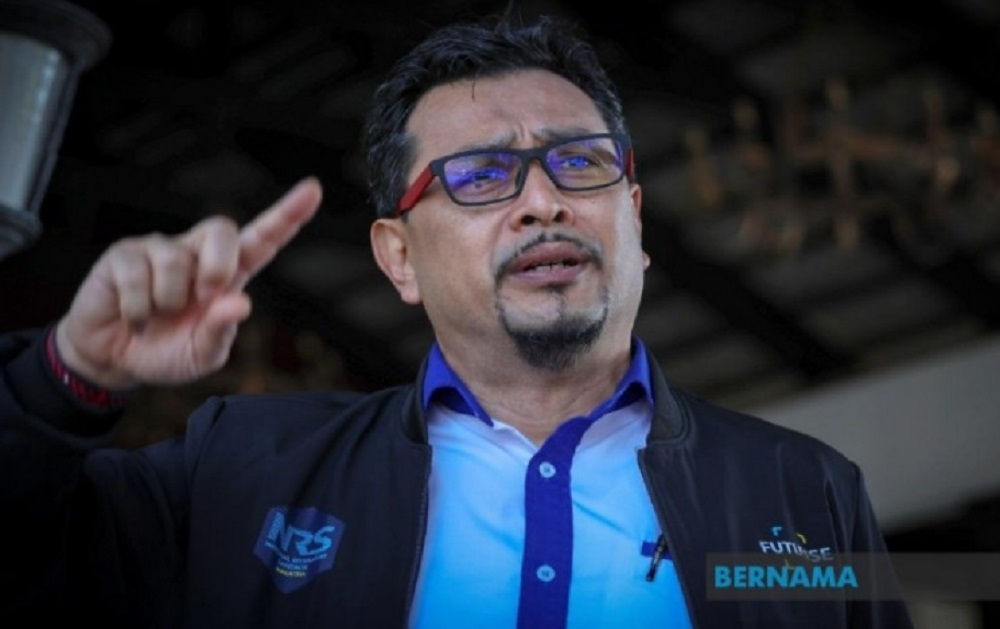 Civil Aviation Authority of Malaysia CEO Capt Norazman Mahmud said a Piper PA28-181 training aircraft reportedly veered off the runway at Melaka International Airport at 4.09pm today. — Picture via Twitter/Bernama