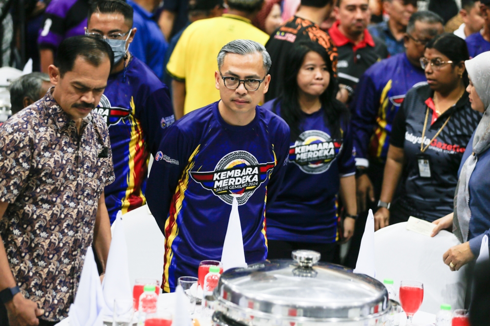 Communications Minister Fahmi Fadzil said local laws must be obeyed, even if journalists have the right to report. —Picture By Raymond Manuel