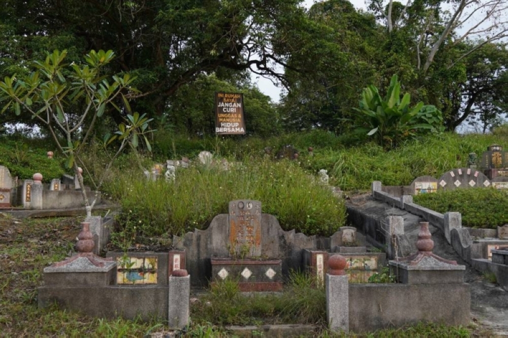 The Kwong Tong Cemetery, also known as the KL Hokkien Cemetery, is a historically and culturally significant dark tourism site in Kuala Lumpur. — Picture by Ahmad Zamzahuri