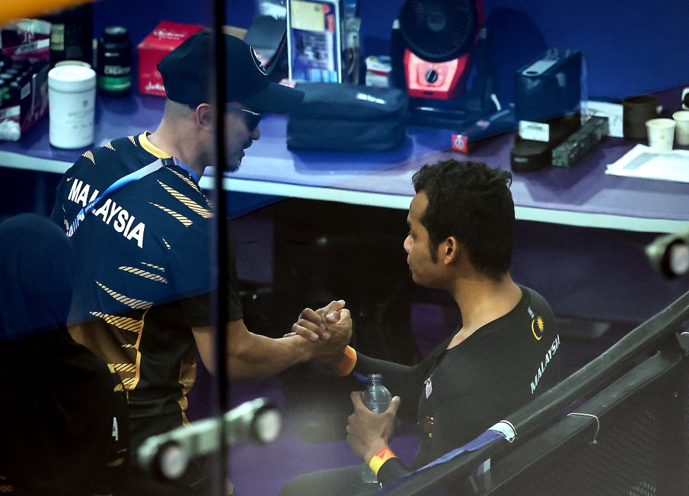 National track cyclist Datuk Mohd Azizulhasni Awang is seen with heir apparent Muhammad Shah Firdaus Sahrom at the end of their Paris 2024 Olympics campaign. — Bernama pic