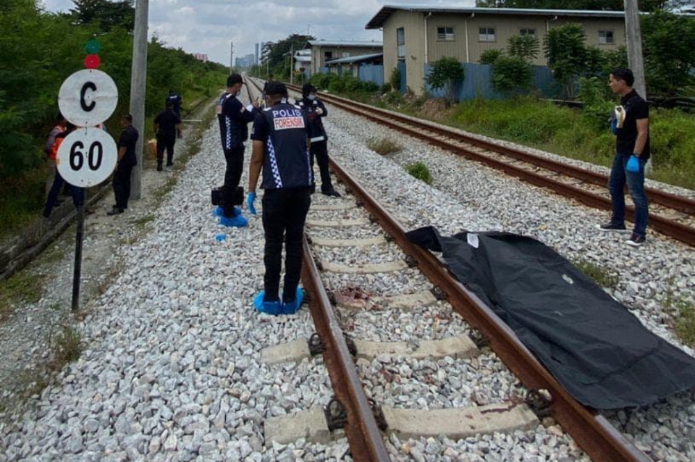 A man was found mangled on the railway tracks near Kampung Melayu Majidee, Johor Baru. — Picture from Facebook/Polis Johor Baru Selatan