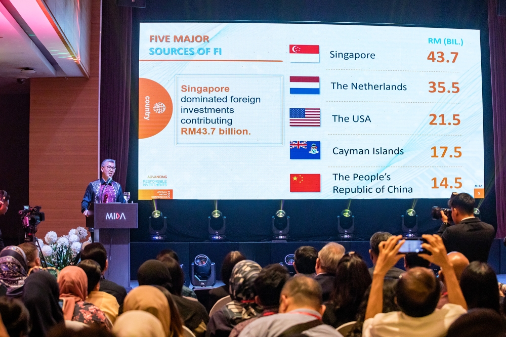 Minister of Investment, Trade and Industry Datuk Seri Tengku Zafrul Abdul Aziz said Malaysia’s economy is open and has established cooperative relations with all countries. — Picture By Firdaus Latif