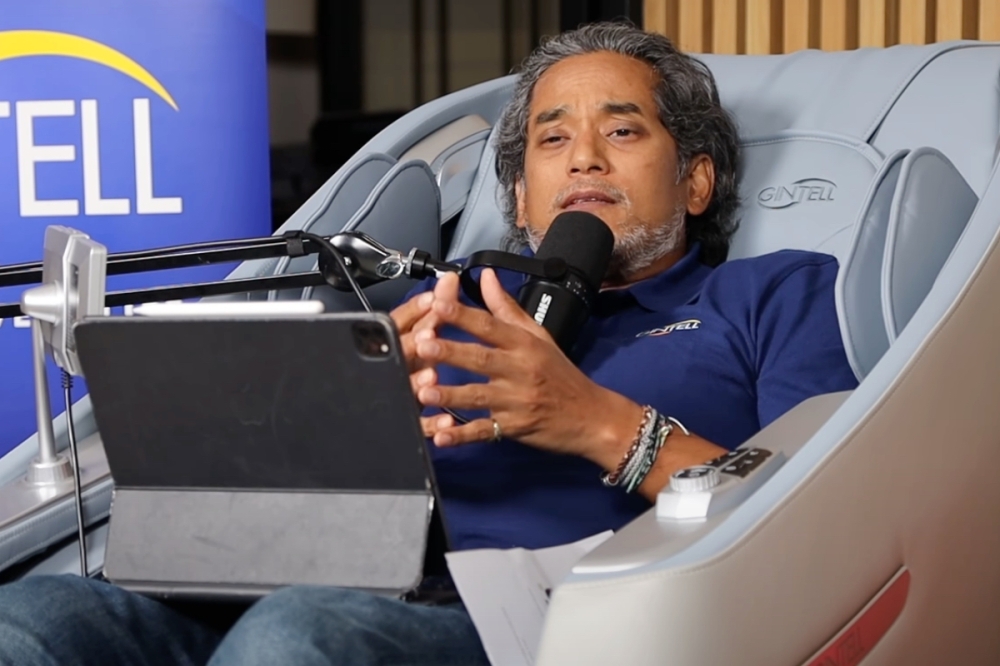 Khairy Jamaluddin says he had his statement taken for a 'Keluar Sekejap' podcast episode with Sarawak Premier Tan Sri Abang Johari Openg. — Screenshot from Youtube/Keluar Sekejap