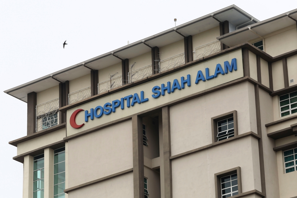 A file photo shows a general view of Hospital Shah Alam. — Picture by Yusof Mat Isa