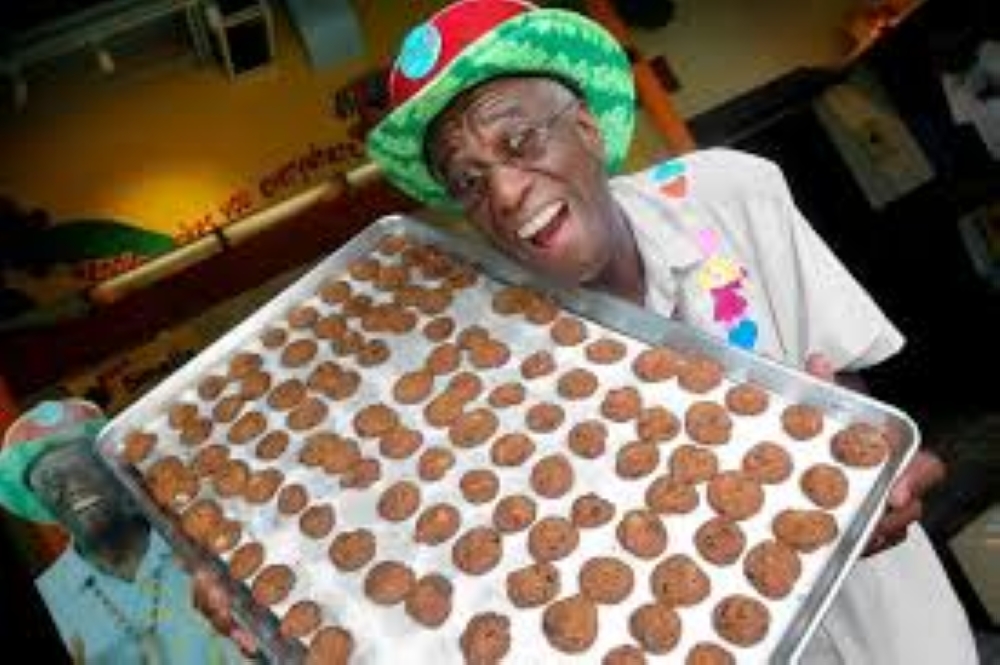 The Famous Amos website echoes these sentiments, noting how Wally dared to perfect the bite-sized chocolate chip cookie, leading to widespread acclaim. — Picture via Facebook