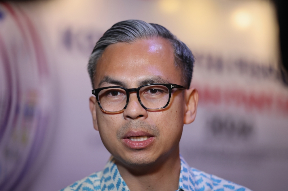 Communications Minister Fahmi Fadzil today denied that he had ordered Google to disable its currency converter widget for the ringgit. — Bernama pic 