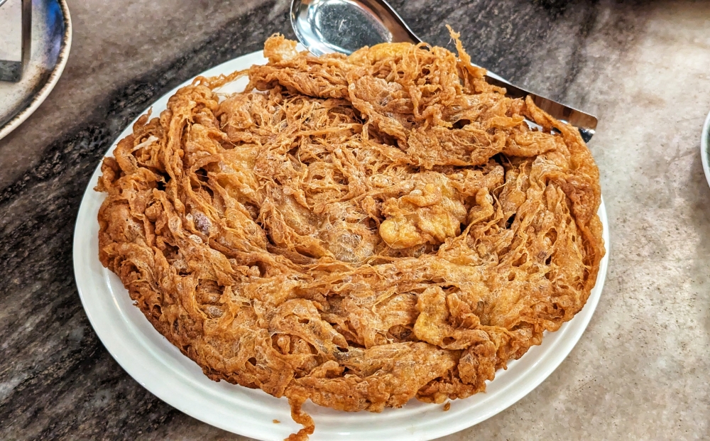 The ‘plain’ omelette at Yak Yim is anything but; what a sight to behold. — Picture by Ethan Lau