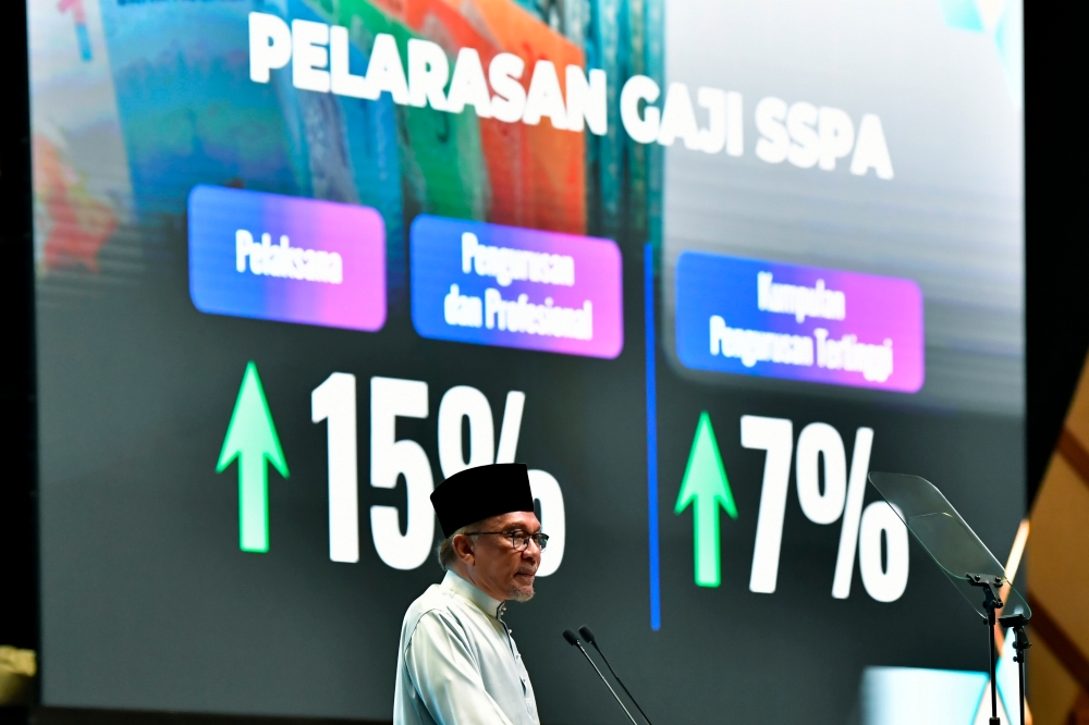 Prime Minister Datuk Seri Anwar Ibrahim speaks at the Civil Service Premier Assembly (MAPPA) at the Putrajaya International Convention Centre on August 16, 2024. — Bernama pic