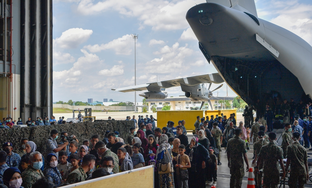Two Airbus A-400M aircraft of the Royal Malaysian Air Force transported injured Palestinians to Subang Air Base, Selangor. — Bernama pic