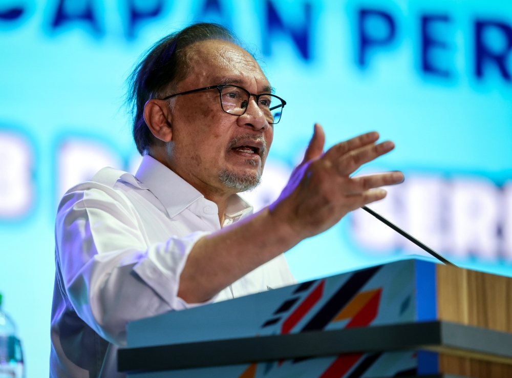 Prime Minister Datuk Seri Anwar Ibrahim speaks at the closing ceremony of the Madani Rakyat Programme 2024 for the southern zone. — Bernama pic
