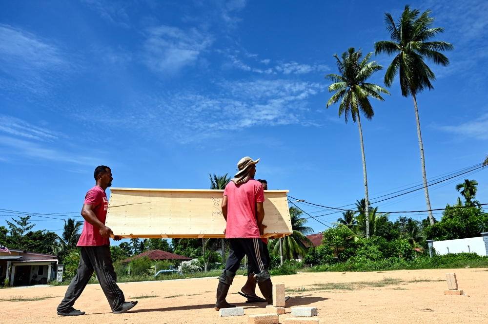 A senior citizen, together with his two sons, from Kampung Padang Kemunting in Batu Rakit near here, has chosen his own way of giving back to the local community in the form of making coffins for free. — Bernama pic