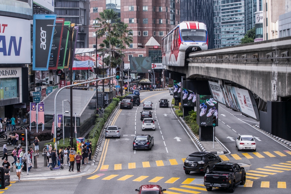 In its fund flow report for the week ended August 16, MIDF noted that while foreign investors recorded net sales of RM74.3 million on Monday, they were net buyers for the remainder of the week. — Picture by Hari Anggara