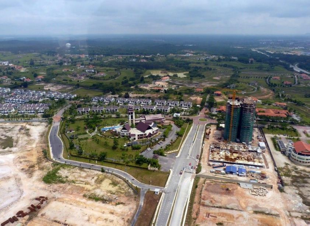 Iskandar Regional Development Authority (IRDA) chief executive Datuk Badrul Hisham Kassim said Iskandar Malaysia is on track to achieve its RM636 billion cumulative investment target by 2030.