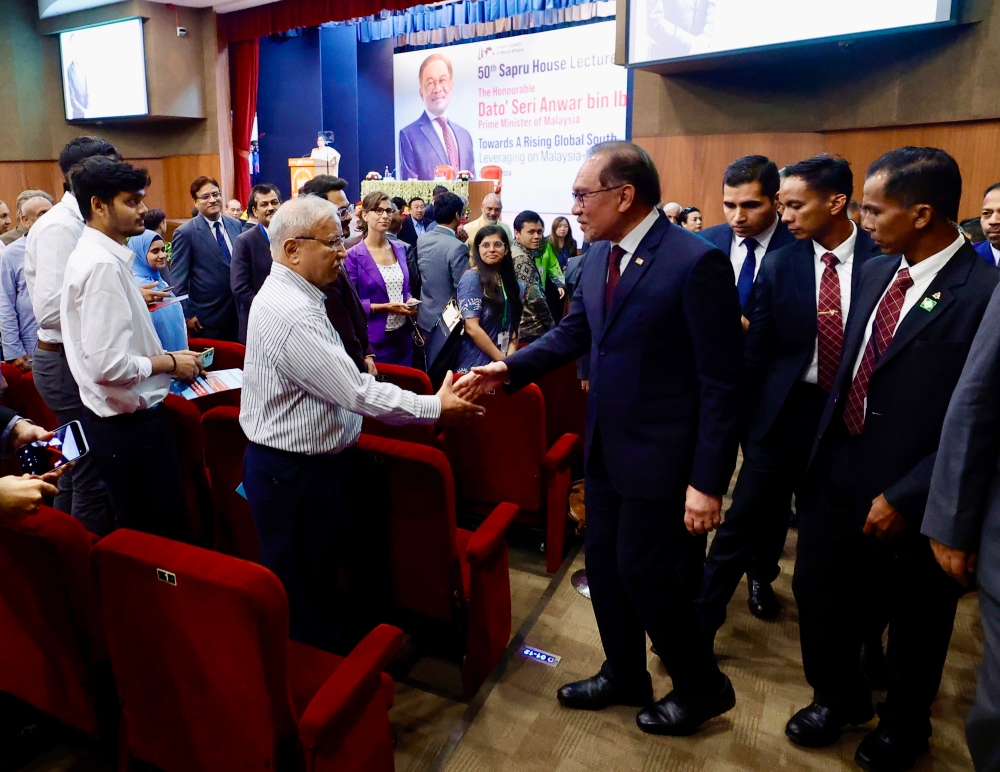 Prime Minister Datuk Seri Anwar Ibrahim shakes hands with attendees after delivering a lecture titled ‘Towards a Rising Global South Leveraging on Malaysia-India Ties’ at Sapru House, Indian Council of World Affairs, during his official three-day visit to India, August 20, 2024. — Bernama pic 