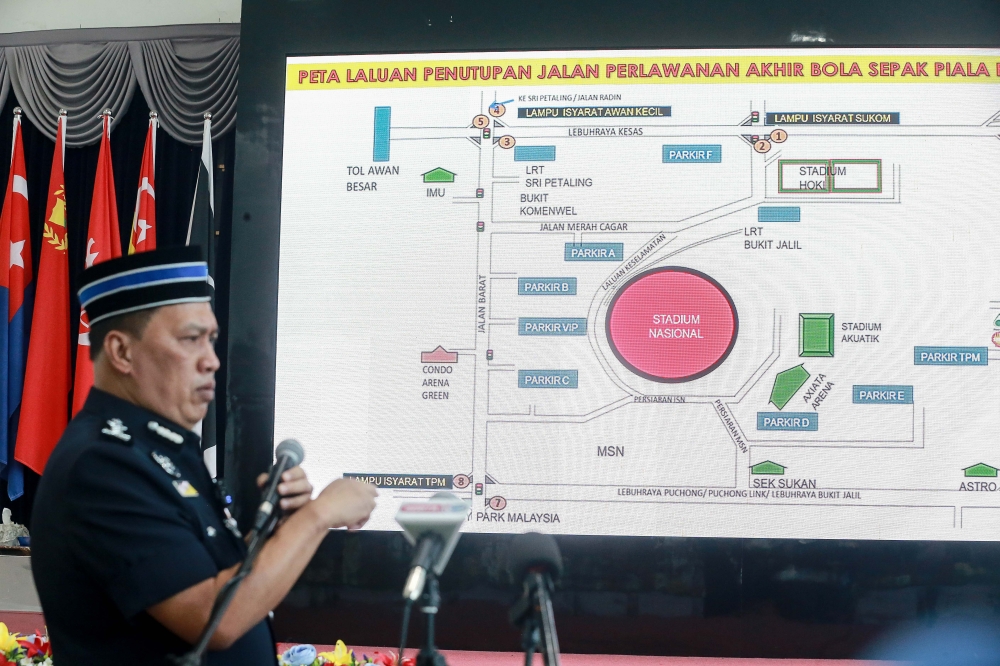 Kuala Lumpur Chief Police Officer Datuk Rusdi Mohd Isa showing the map of the road closure for the up coming FA Cup here at Kuala Lumpur Police Contingent Headquarters. Picture by Sayuti Zainudin. 