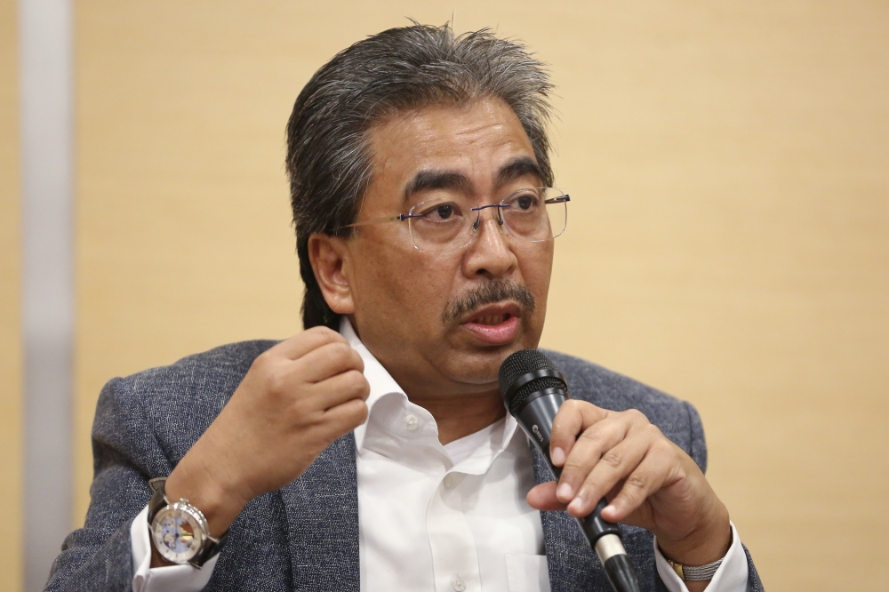 Plantation Industries and Commodities Minister Datuk Seri Johari Abdul Ghani said that the palm oil sector sustains more than 1.25 million jobs across the country. — Picture by Yusof Mat Isa