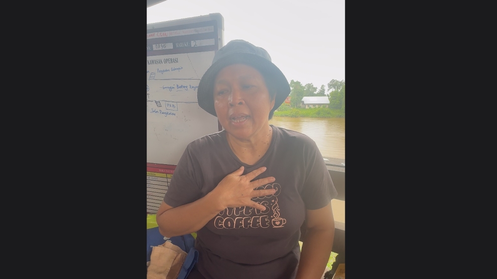 Mutiar shares her heartbreak with reporters at the village. — The Borneo Post pic