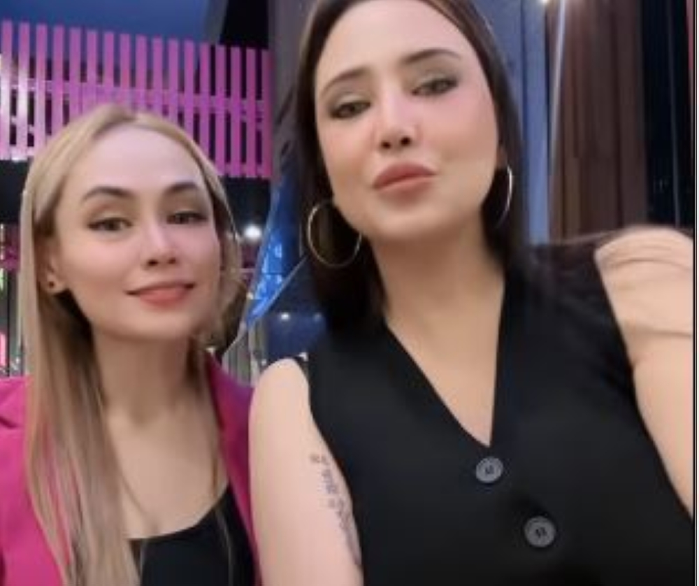 Actress Fatiya Latiff (in black) admitted to having a tattoo on her arm. — Picture via Instagram/fatiyalatiff