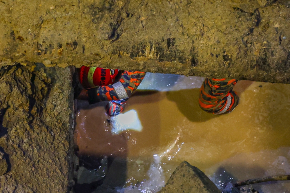 The sinkhole where an Indian national woman is believed to have fallen is about 8 to 10 metres in depth. — Bernama pic