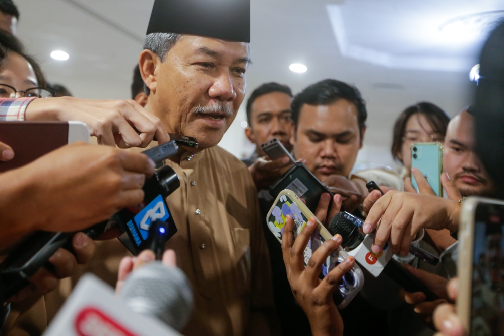 Umno Deputy President Datuk Seri Mohamad Hasan said that it would be inappropriate to send the Palestinians home before a ceasefire is established. — Picture by Raymond Manuel