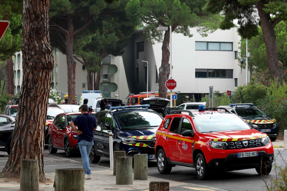 Two cars set on fire outside a synagogue in southern France today caused an explosion in which a police officer was injured, authorities said. — AFP pic