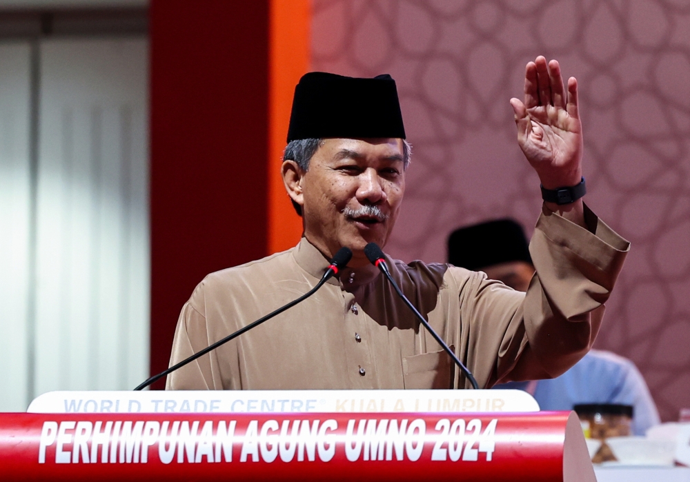 Umno deputy president Datuk Seri Mohamad Hasan delivered his winding-up speech at the 2024 Umno General Assembly in Dewan Merdeka here last night. — Bernama