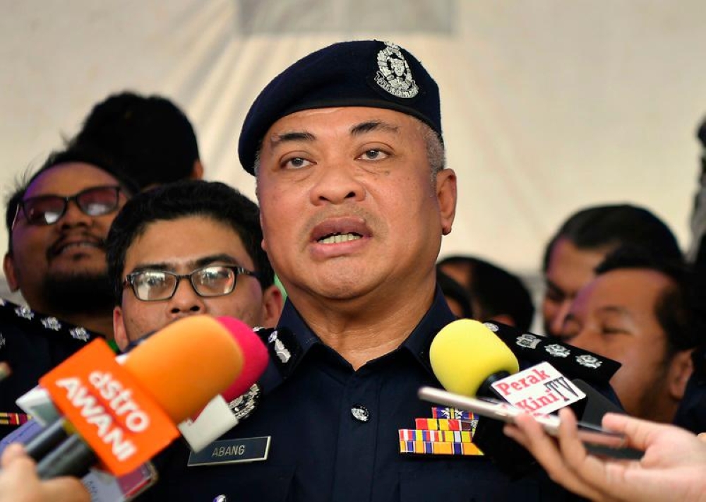 Elderly couple killed, two injured as car crashes into wall in Ipoh ...