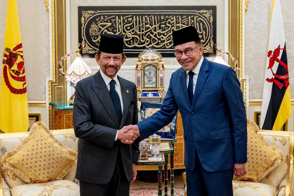 The closeness of the Sultan of Brunei Sultan Hassanal Bolkiah and Prime Minister Datuk Seri Anwar Ibrahim is an important catalyst for the close relationship between Brunei and Malaysia. — File picture from X/Anwar Ibrahim