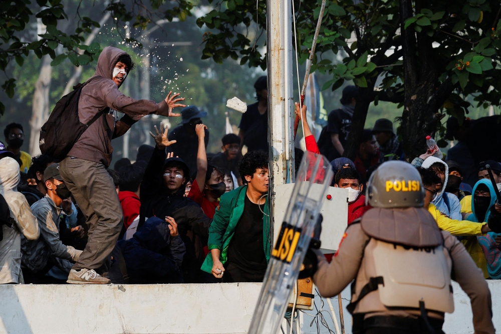 Demonstrations flared up in several cities in Indonesia last week as anger mounted over what outgoing President Joko Widodo’s critics say is an attempt to further consolidate his power as he prepares to make way for successor Prabowo Subianto in October. — Reuters pic
