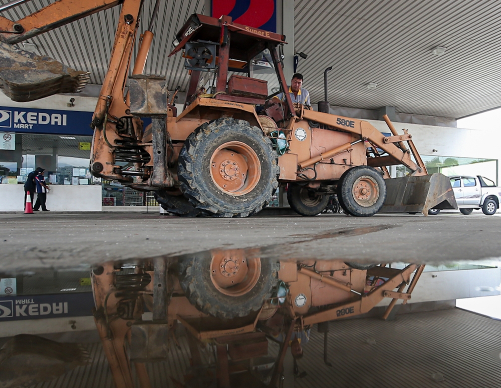 The sale of diesel is limited to only 20 litres within a 30km radius of the Sarawak-Brunei border. — Picture by Farhan Najib