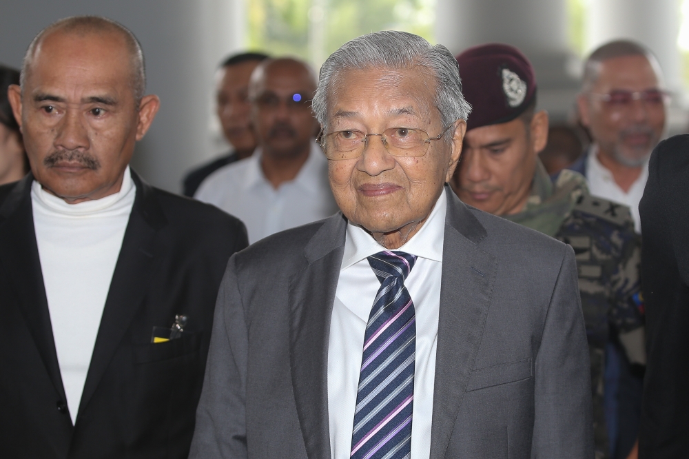 Dr Mahathir pointed out that his defamation lawsuit was instead on whether Zahid had lied about his actual name being “Mahathir anak lelaki Iskandar Kutty”, and that his defamation lawsuit is not against those multiple publications. — Picture by Yusof Mat Isa