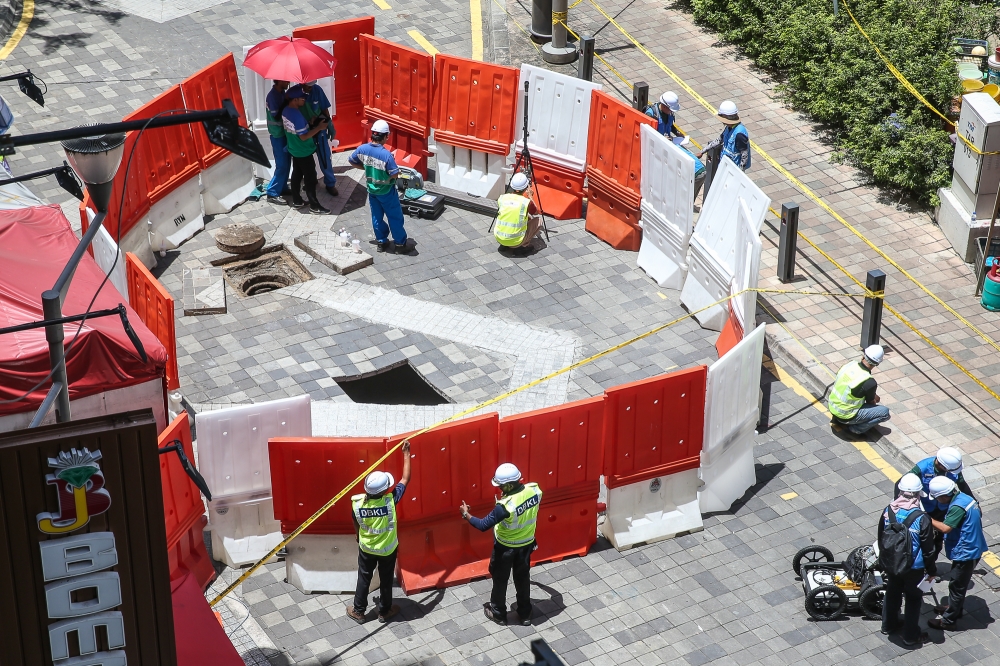 A general view at the another sinkhole at Jalan Masjid India about 50 metres from where the first one formed in Kuala Lumpur August 28, 2024. — Picture by Yusof Mat Isa