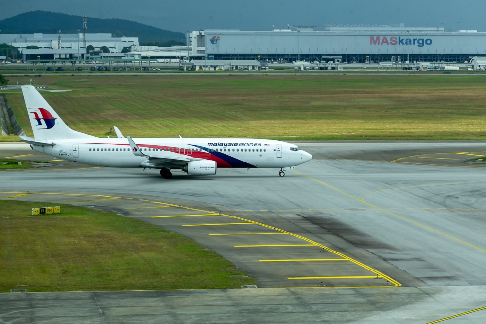 The Civil Aviation Authority of Malaysia has reduced the validity period of Malaysia Airlines Bhd’s air operator certificate from three years to one year, said Transport Minister Loke Siew Fook said today. — Picture by Raymond Manuel