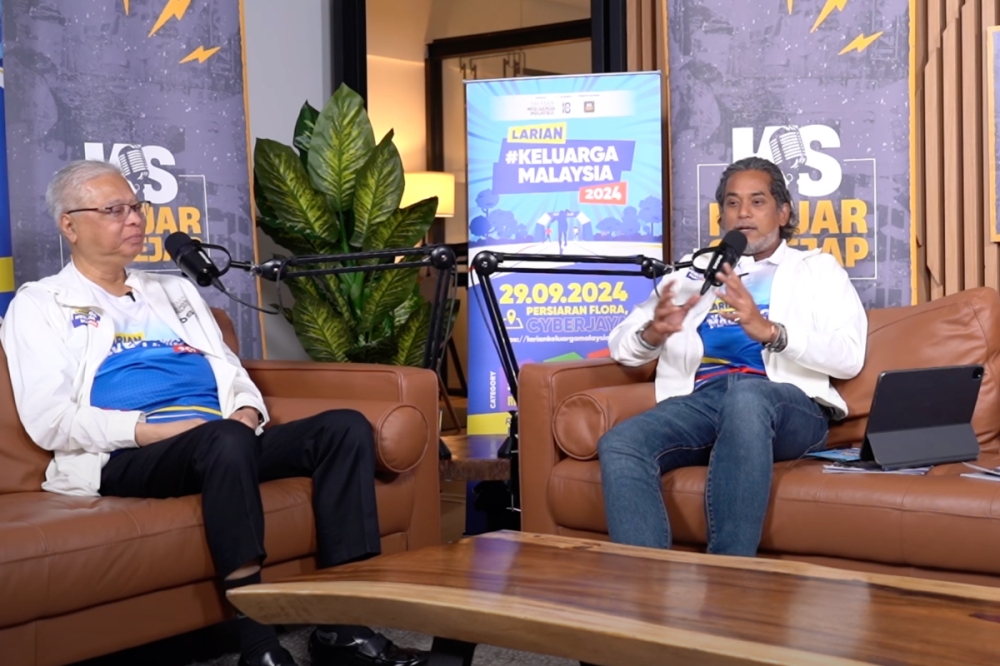 Datuk Seri Ismail Sabri Yaakob (left) appears in the Keluar Sekejap podcast hosted by Khairy Jamaluddin. — Screenshot from Youtube/Keluar Sekejap