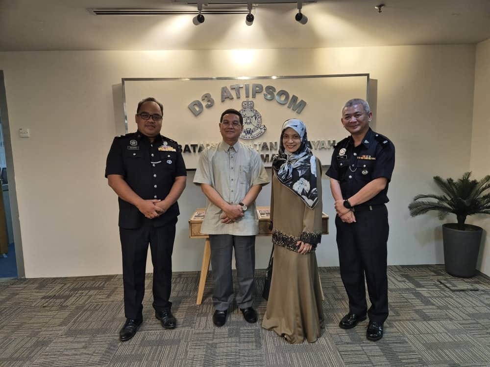 Datuk Mashitah Ibrahim (second from right) says she lodged a police report yesterday over the allegation by Malaysian International Humanitarian Organisation. — Picture from Facebook/Mashitah Ibrahim