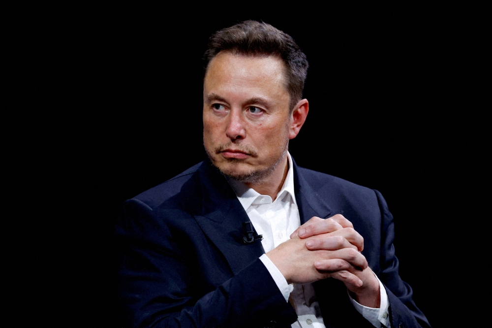 A Brazilian Supreme Court justice on Friday ordered the country’s telecommunications regulator Anatel to shut down Elon Musk’s social media platform X after the billionaire failed to comply with an order to name a legal representative in Brazil. — Reuters pic