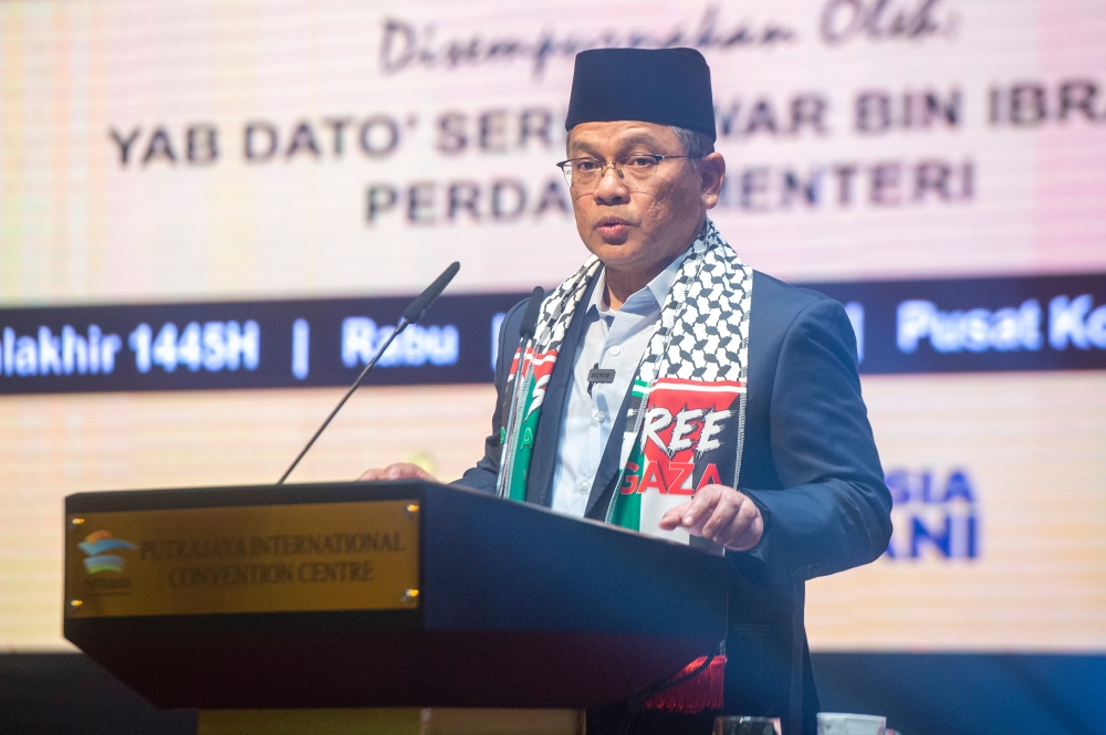 Minister for Religious Affairs, Datuk Mohd Na'im Mokhtar denied that Jakim officers are involved in policymaking. — Picture by Shafwan Zaidon