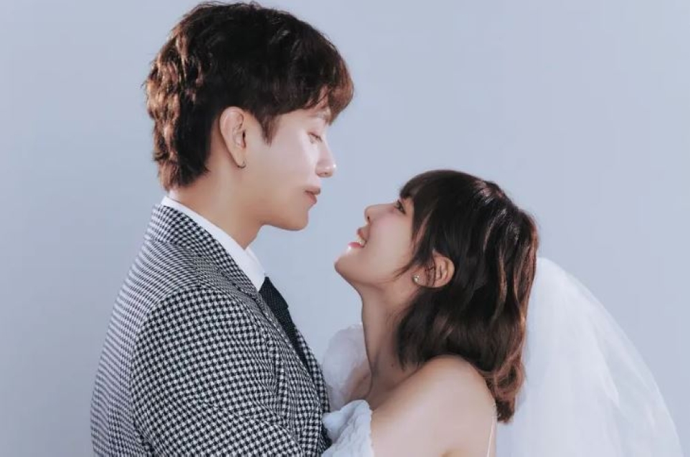 HyunA, formerly of Wonder Girls, and Highlight’s Yong Junhyung have unveiled their wedding photos, giving fans a peek into their special day. — Picture via Instagram/hyunah_aa